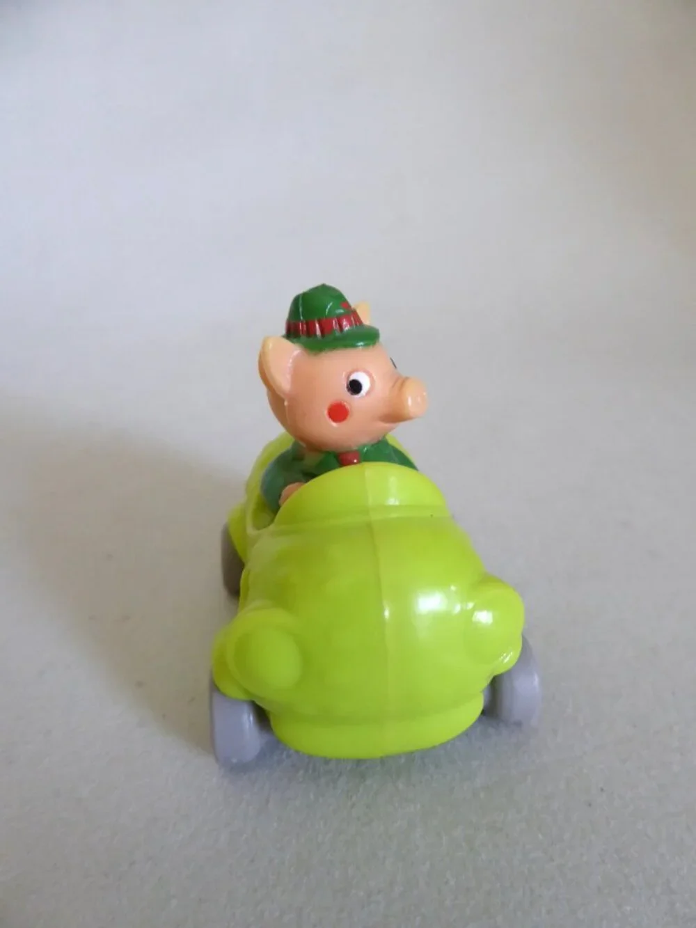 1994 McDONALDS HAPPY MEAL BUSY WORLD RICHARD SCARRY MR FUMBLE PIG PICKLE TOY CAR